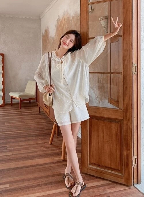 Lightweight Summer Resort Outfit With Long Sleeve Top Shorts
