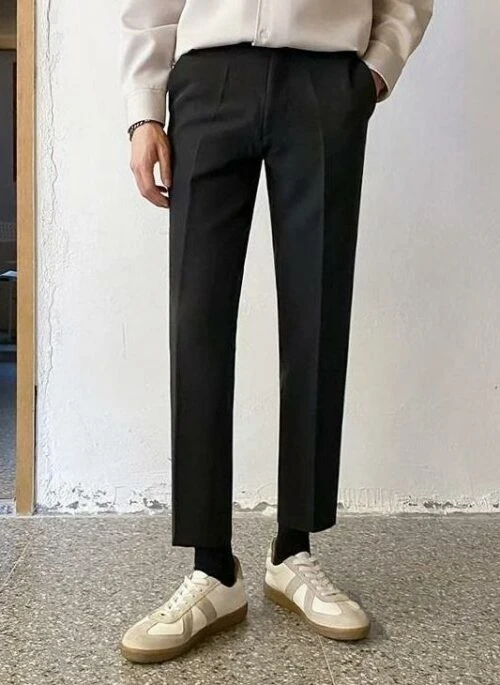 Relaxed Black Wideleg Trousers