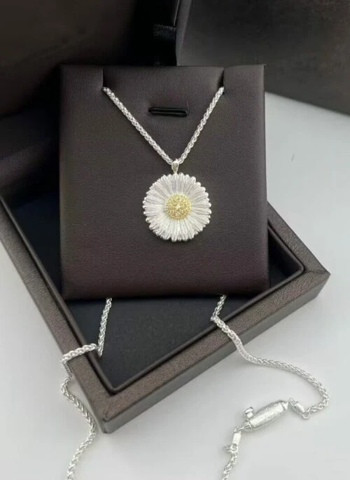 Silver Daisy Pendant Necklace | Giselle - Aespa