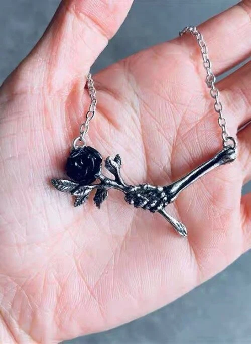 Silver Handheld Rose Chain Necklace | Kun – NCT