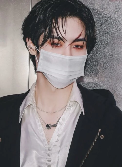 Silver Handheld Rose Chain Necklace | Kun – NCT