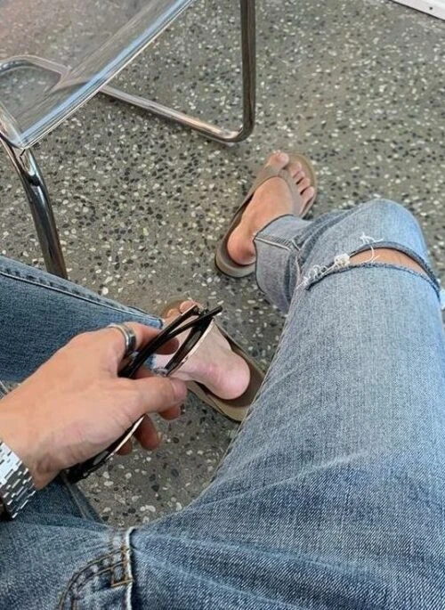 Stylish Distressed Straight Fit Jeans