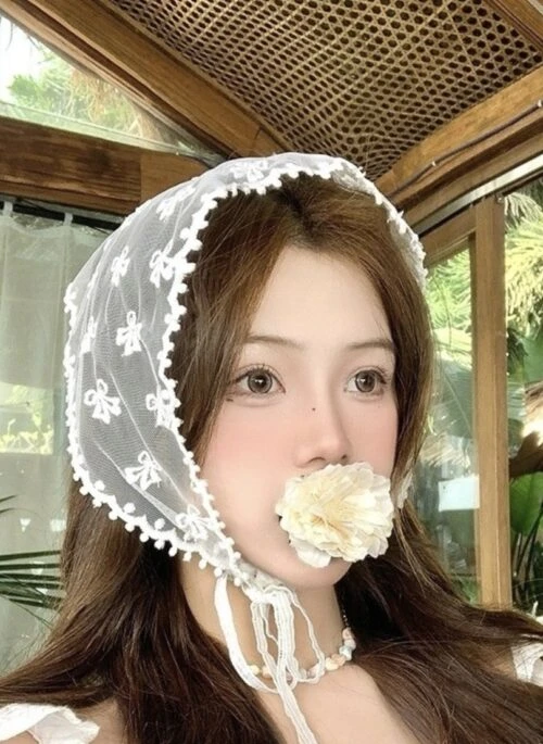 White Lace Triangle Bow Pattern Headscarf | Mina – TWICE