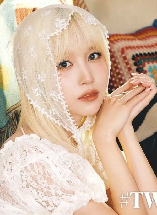 White Lace Triangle Bow Pattern Headscarf | Mina – TWICE