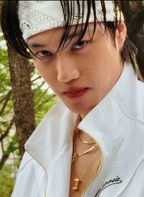 White Retro Design Headscarf | Kai – EXO
