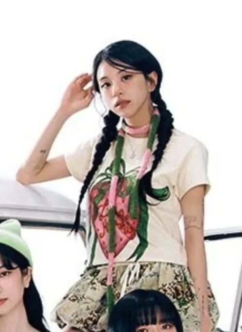 White Strawberry Ribbon Print T-Shirt | Chaeyoung – Twice