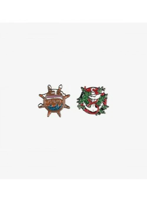 AKMU “YGBOX7” Merch – Christmas Badge Set