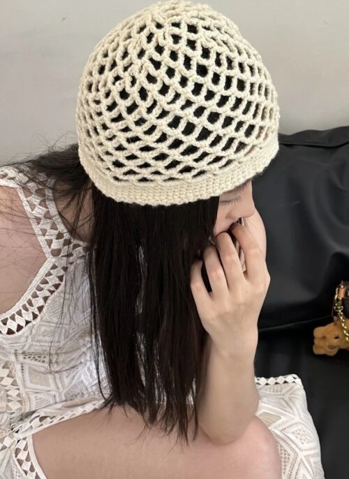 Beige Wide Knitted Hat | Yunah – ILLIT
