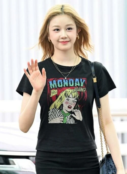 Black “Monday Again?” Pop Art T-Shirt | Pharita – BabyMonster