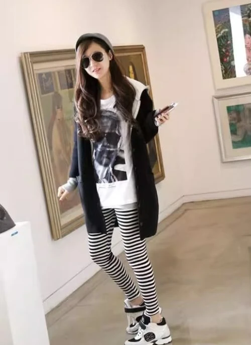 Black And White Stripes Leggings | Minju – ILLIT