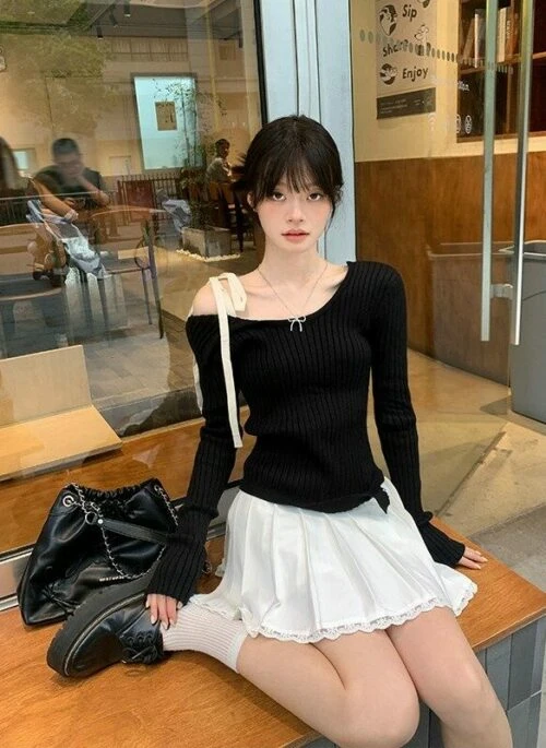 Black Asymmetric Shoulder Tie Knit Top | Miyeon - (G)I-DLE