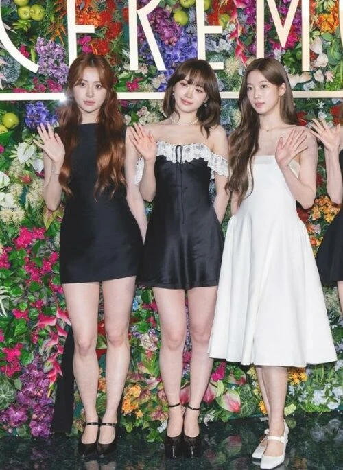 Black Lace Off-Shoulders Satin Dress | Chaewon – Le Sserafim