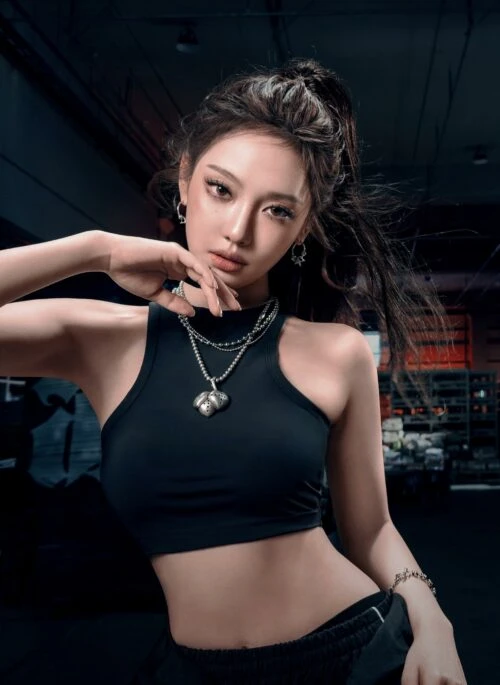 Black Razorback Crop Top | Ningning - Aespa