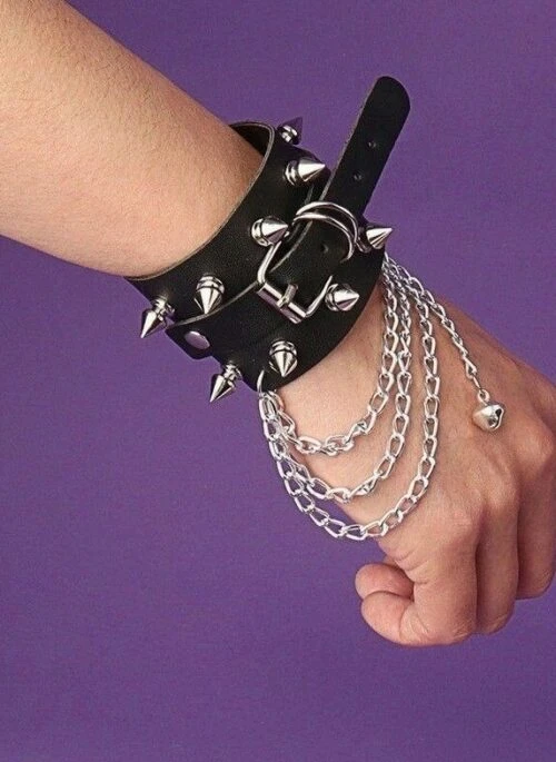 Black Spikes Chain Faux Leather Bracelet | Chaeryeong – ITZY