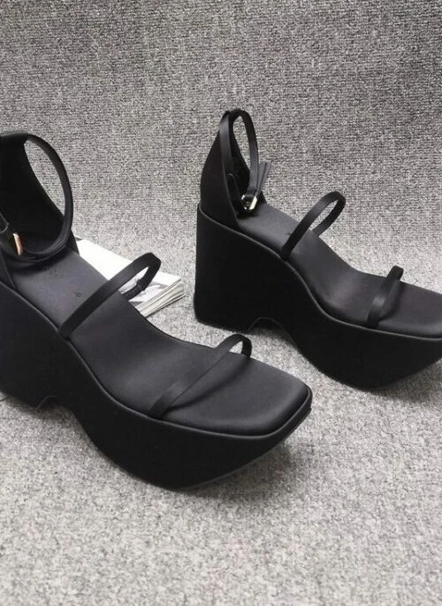 Black Thin Straps Platform Sandals | Hyuna