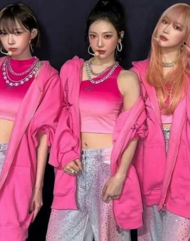 Hot Pink & Ice Drip Fit – Ningning