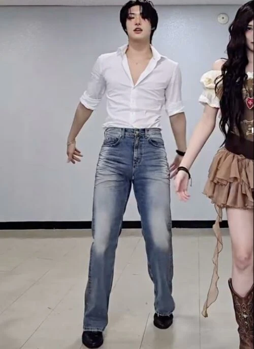 Blue Vintage Wash Wide Jeans | Mingi – ATEEZ