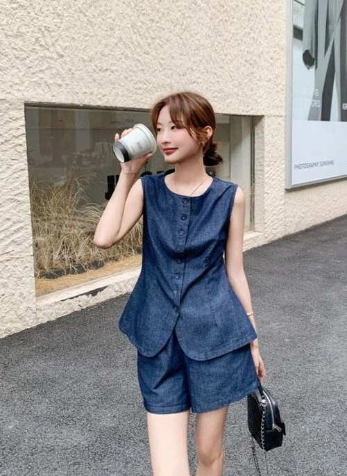 Casual Chic Summer Waist Slimming Top And Shorts Set