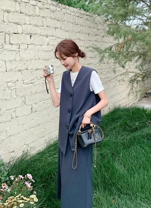 Chic Commuter Vest And Skirt Set