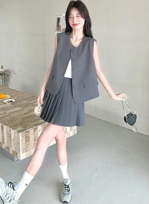 Chic Gray Vest Pleated Skirt Set