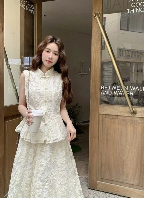 Chic Lace Top And Skirt Fashion Set