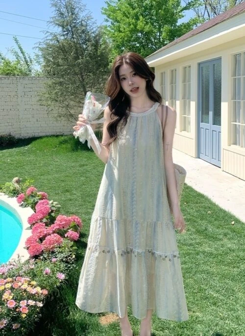 Elegant Halter Neck Flowy Vacation Dress