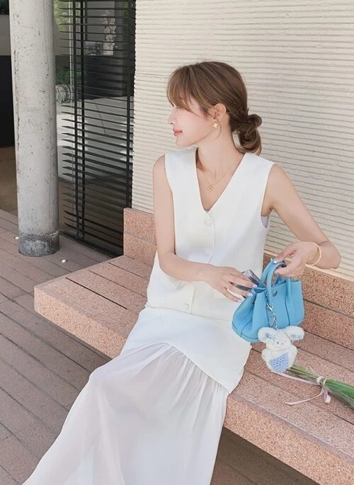 Elegant Sleeveless Vest And Skirt Set