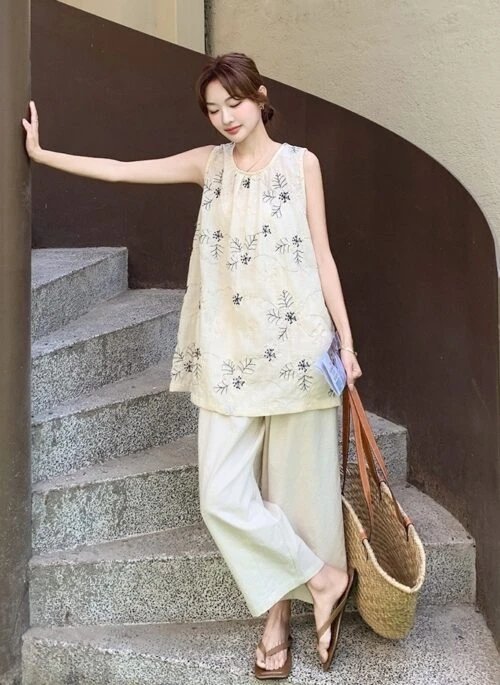 Embroidered Sleeveless Top And Wide Leg Pants Set