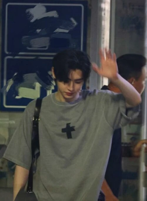 Grey Cross Print T-Shirt | Sunghoon – Enhypen