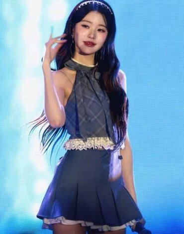Plaid Princess Stage Look – Wonyoung