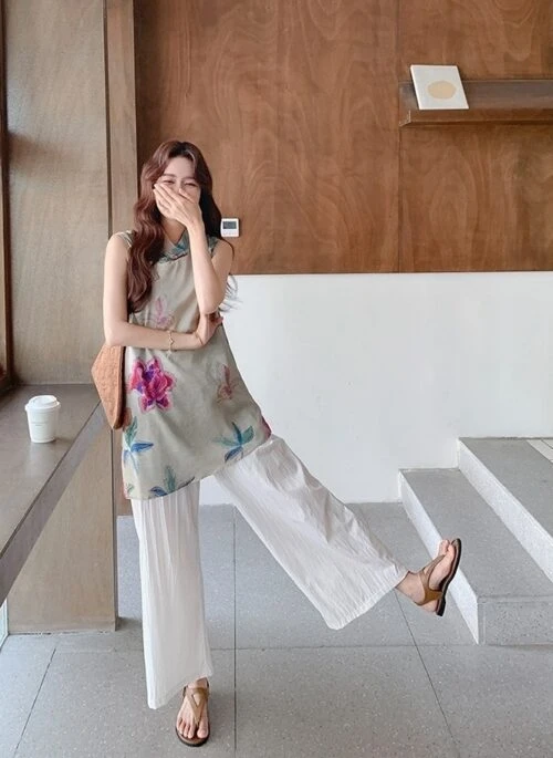 Modern Chinese Style Sleeveless Top Wide Leg Pants Set