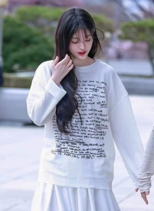 Off-White Handwritten Letter Long Sleeves Knit T-Shirt | Minju – ILLIT