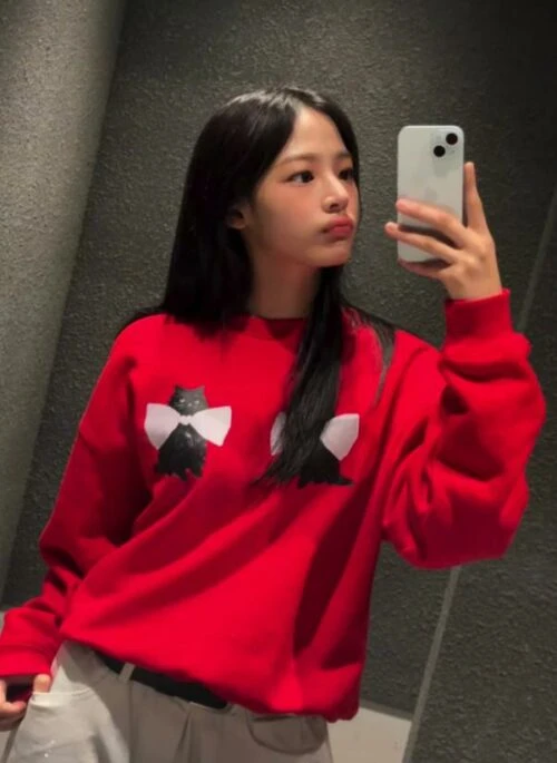 Red Bow-Tied Kitty Sweatshirt | Minji – NewJeans