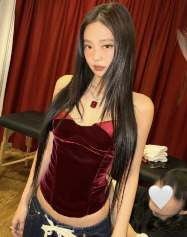 Velvet Rouge Glam Fit – Jennie