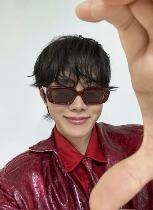 Red Square Gem Frame Sunglasses | J-Hope - BTS