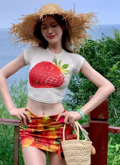 Red Tropical Print Mini Skirt | Yeji – ITZY