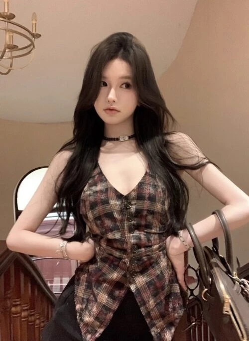 Red Vintage Plaid Halter Vest | Gaeul - IVE