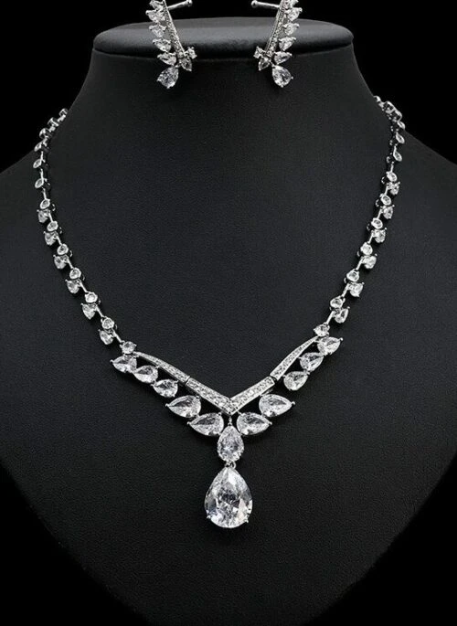 Silver Elegant Crystal Necklace & Earrings Set | IU