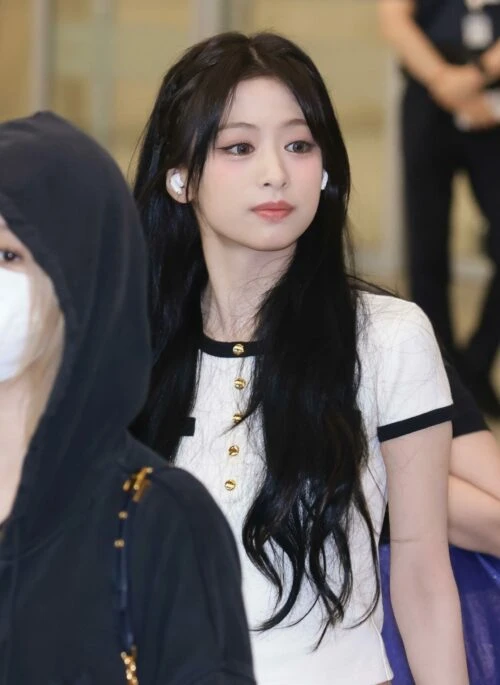 White Contrasting Linings Gold Half Buttons T-Shirt | Ahyeon – BabyMonster