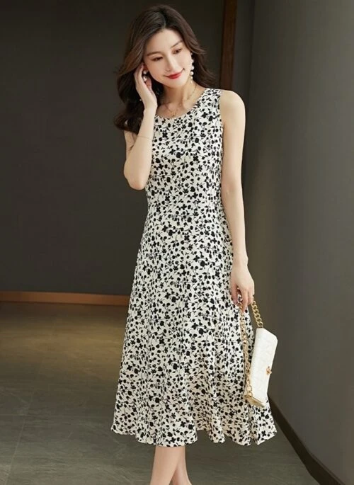 White Floral Print A-line Dress | IU