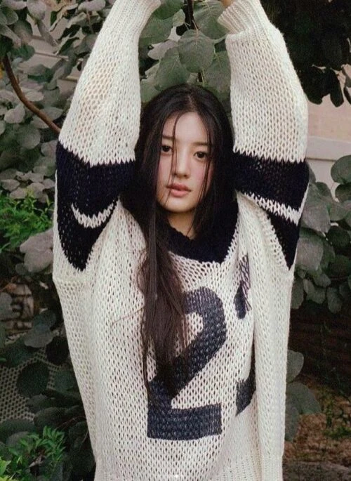 White Graphic Number Jersey Style Sweater | Minju – ILLIT
