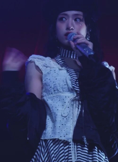White Lace Ruffled Lace Top | Ahyeon - BabyMonster
