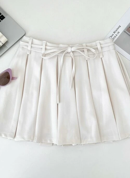 White Pleated Tie Belt Mini Skirt | Chaeryeong – ITZY