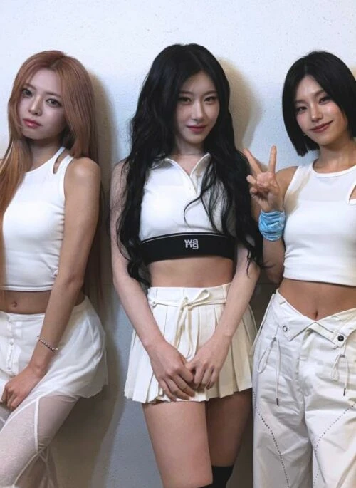 White Pleated Tie Belt Mini Skirt | Chaeryeong – ITZY