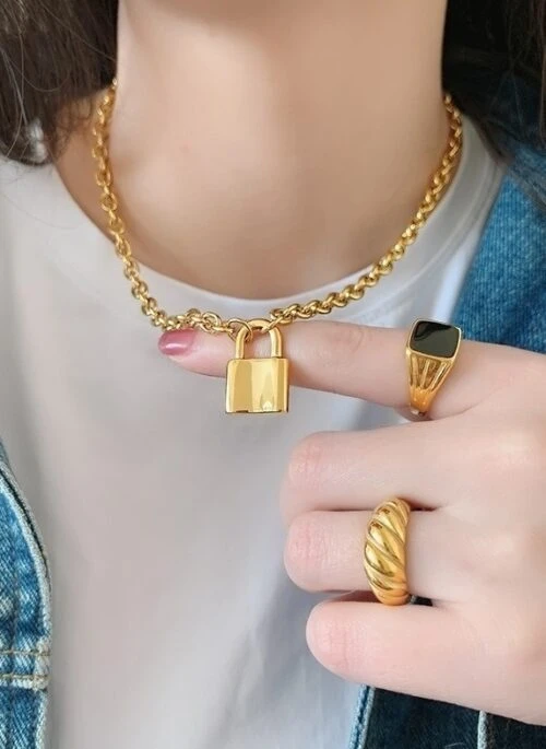 Gold Padlock Chain Necklace | Ahyeon - BabyMonster