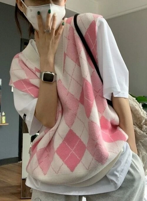 Pink V-Neck Argyle Vest | Um Jae Il - Resident Playbook