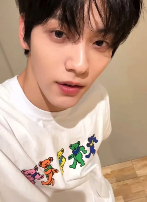 White Dancing Bears Graphic T-Shirt | Soobin – TXT