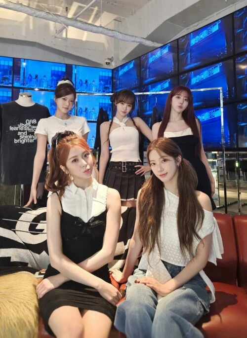 White Halte Ribbed Knitted Top | Chaewon – Le Sserafim