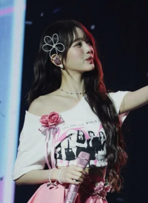 White Pearl Flower Hair Clip | Wonyoung – IVE