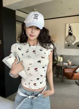 White Puppy Print Fitted T-Shirt | Rei – IVE